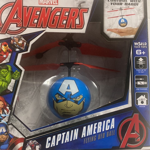 Captain America flying - Picture 2 of 5